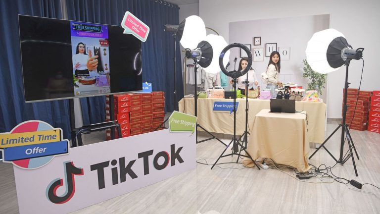 DỤNG CỤ CẦN ĐỂ QUAY TIKTOK GỒM NHỮNG GÌ?